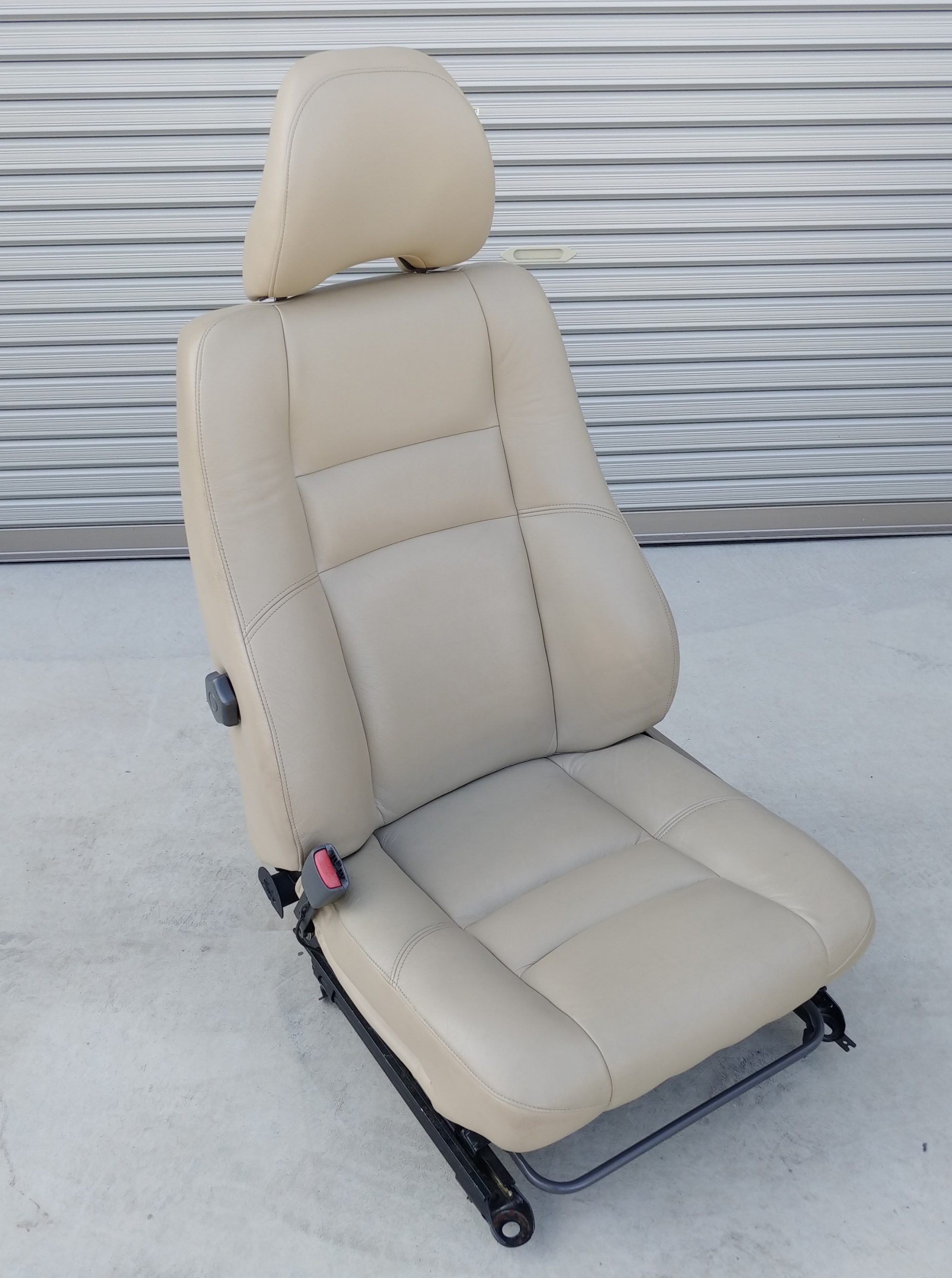 No V70s4065 023 助手席シート 手動 ベージュ ボルボ中古部品 パーツ販売 ファインドガレージ No V70s4065 023 助手席シート 手動 ベージュ ボルボ中古部品 パーツ販売 ファインドガレージ
