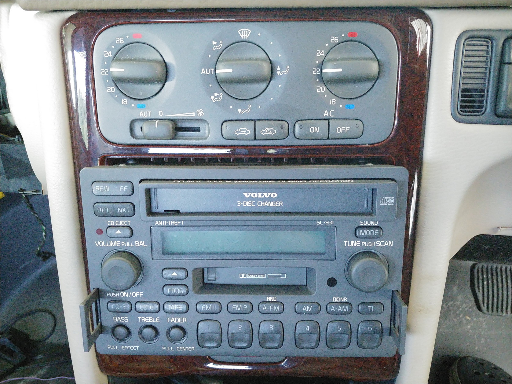 ボルボ 850/V70(8B) オーディオ音出ない 社外オーディオ取付時カプラ